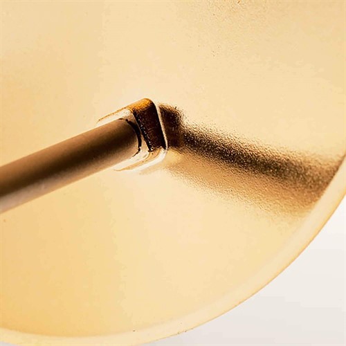 Gold deflector gives the image a warm tone